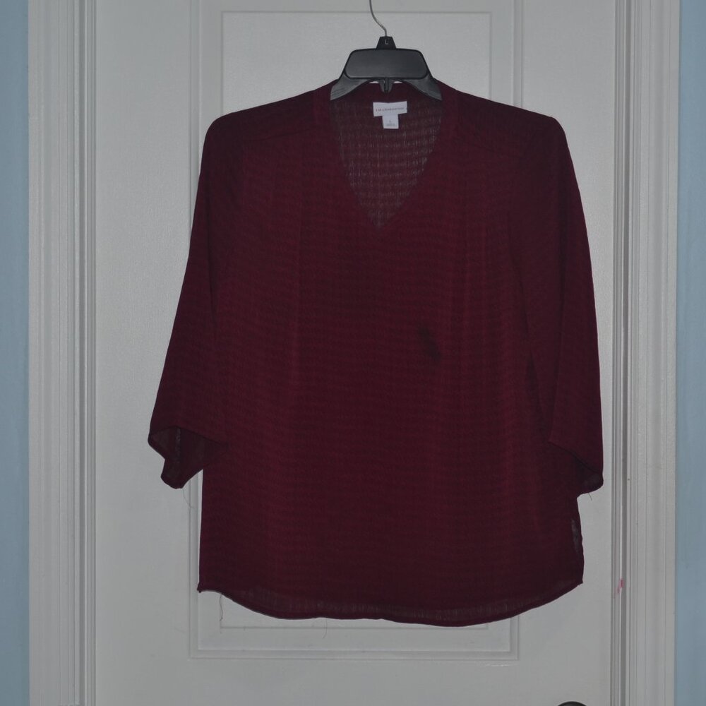 Pre-owned Liz Claiborne V neck Blouse , color Burgandy size L.